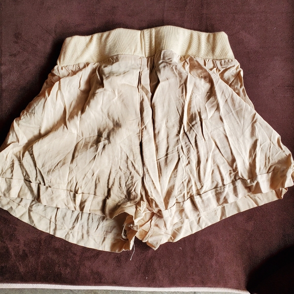 Cute barley there shorts - Picture 2 of 3